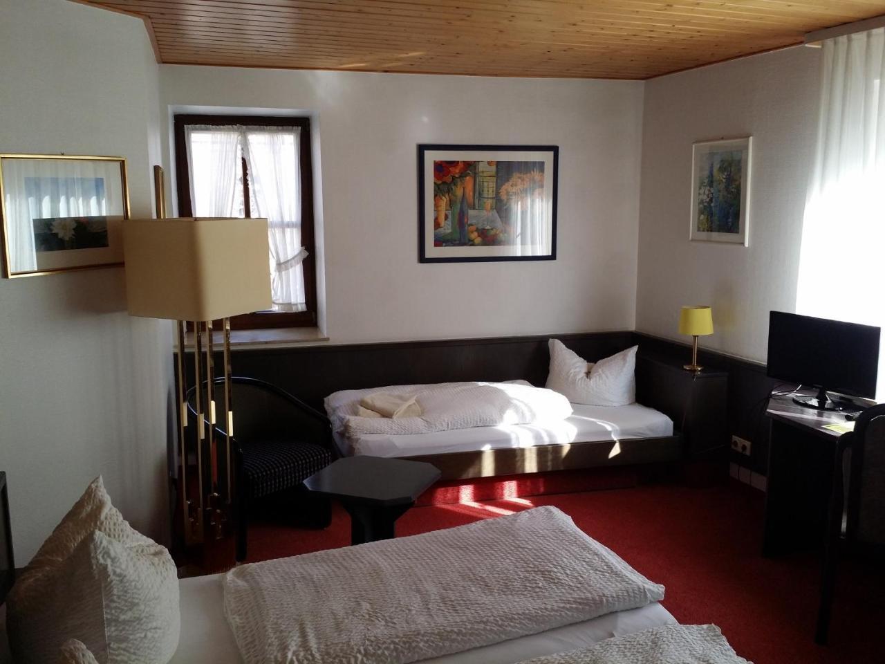 Hotel-Landgasthof Gruener Baum - Dittigheim Tauberbischofsheim Esterno foto