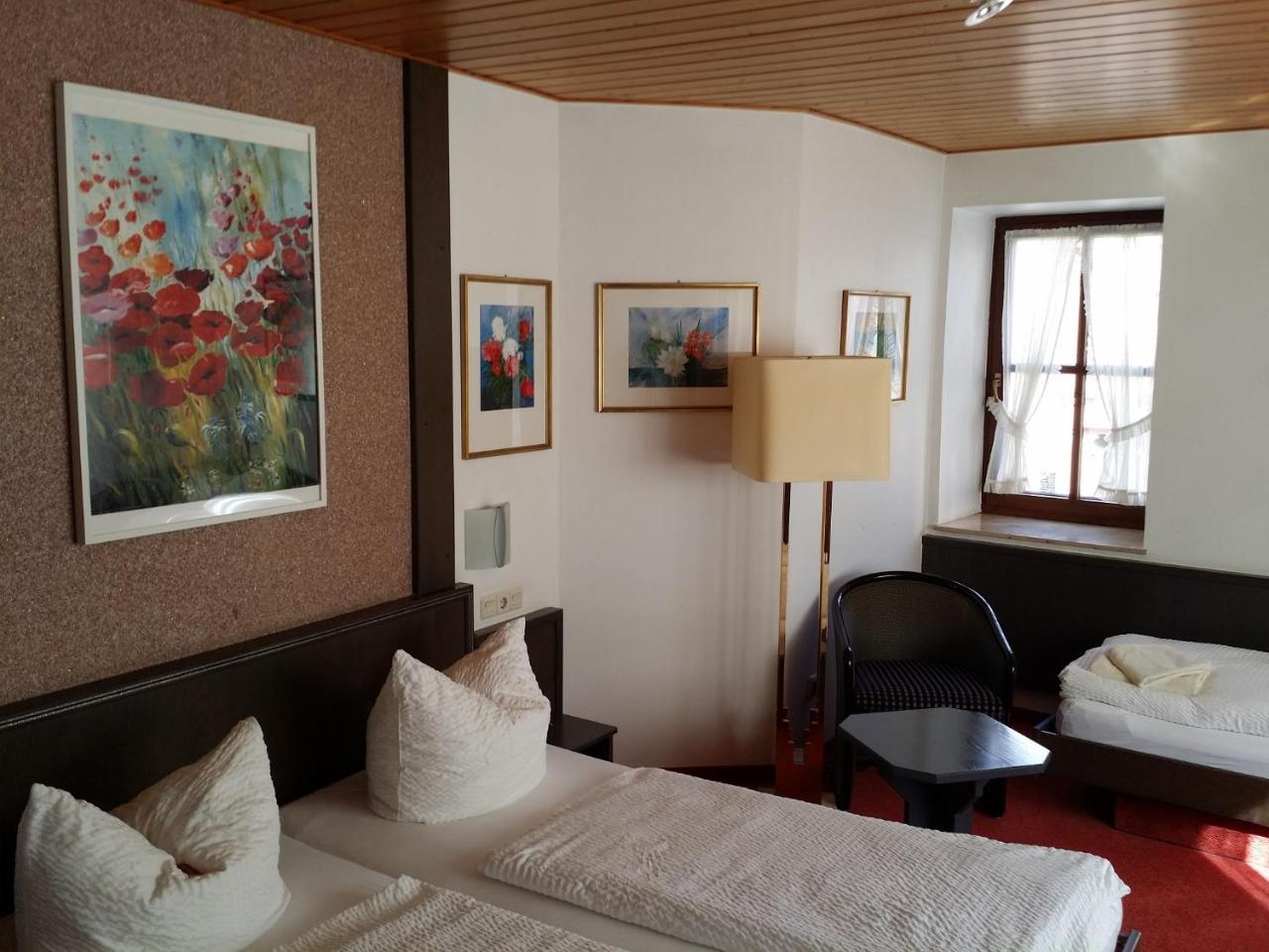 Hotel-Landgasthof Gruener Baum - Dittigheim Tauberbischofsheim Esterno foto