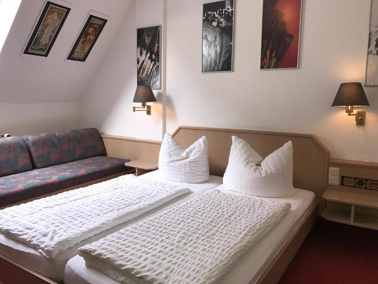 Hotel-Landgasthof Gruener Baum - Dittigheim Tauberbischofsheim Esterno foto